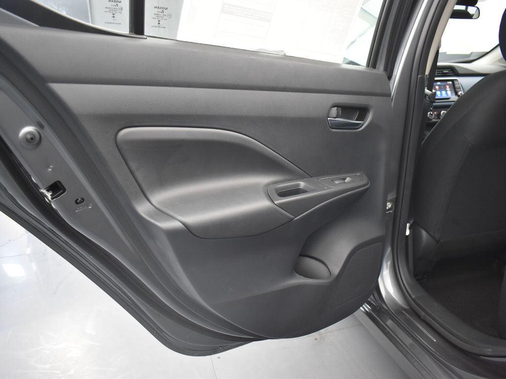 2025 Nissan Versa 1.6 SV photo 15