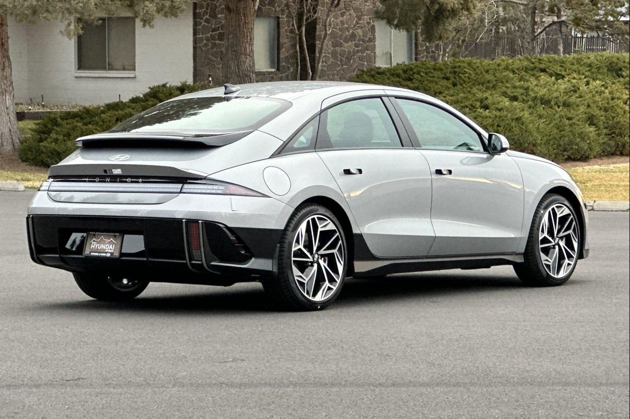 2025 Hyundai Ioniq 6 SEL photo 4