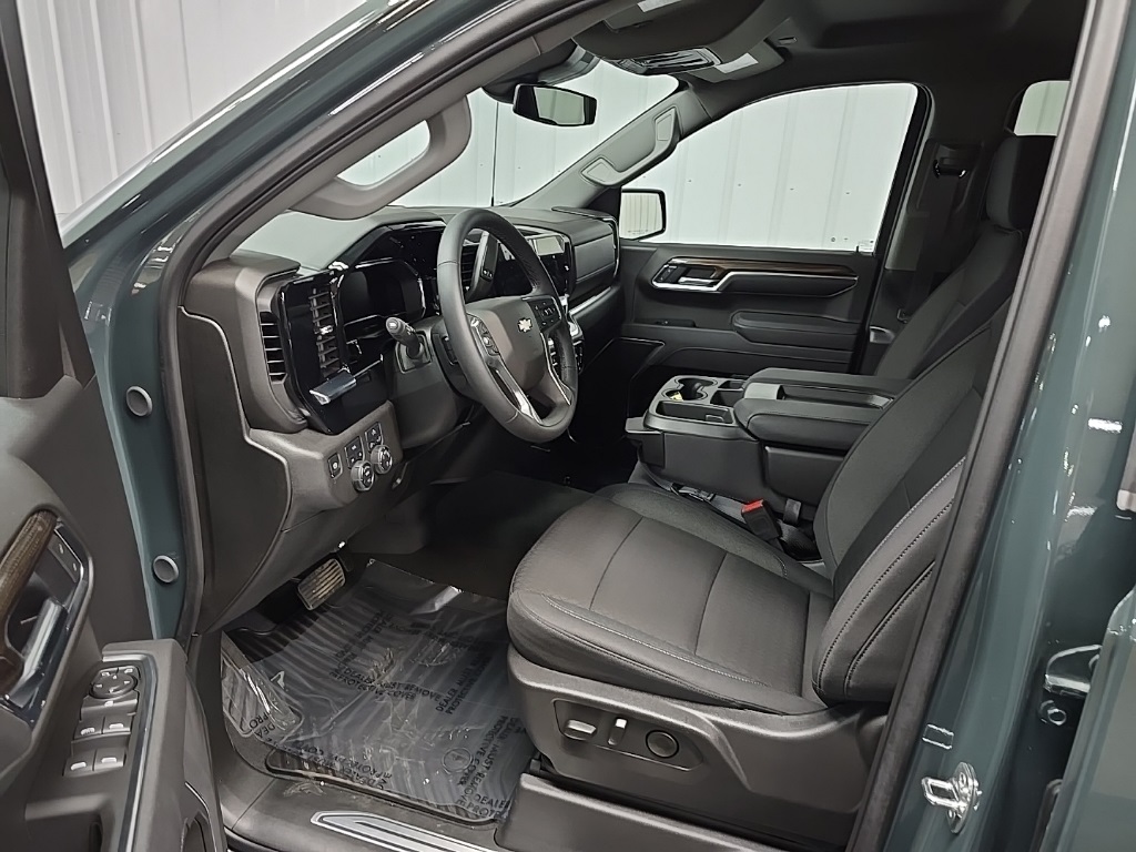 2025 Chevrolet Silverado 1500 LT photo 27