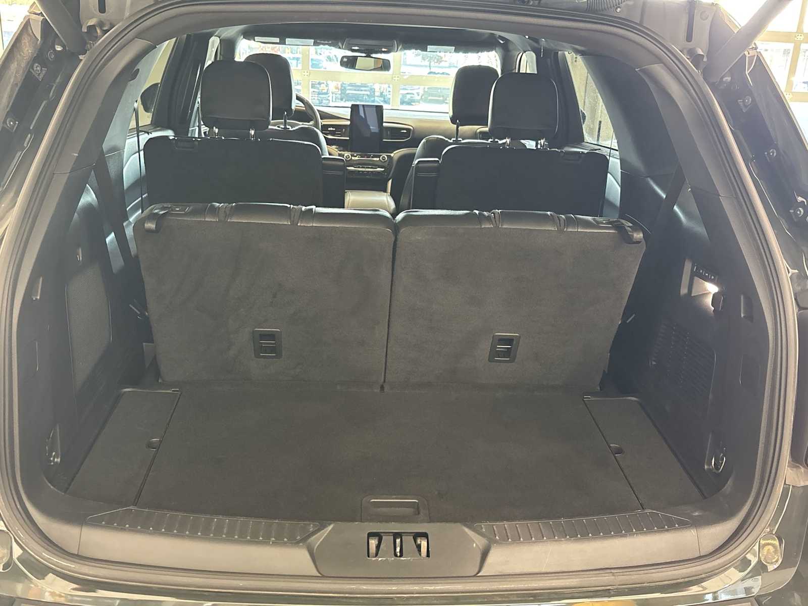 2022 Ford Explorer ST photo 22