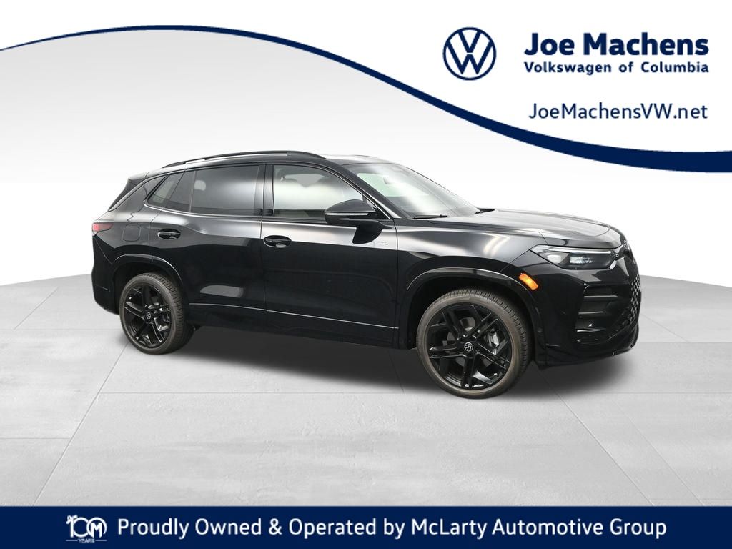 2025 Volkswagen Tiguan SE R-Line Black's photo