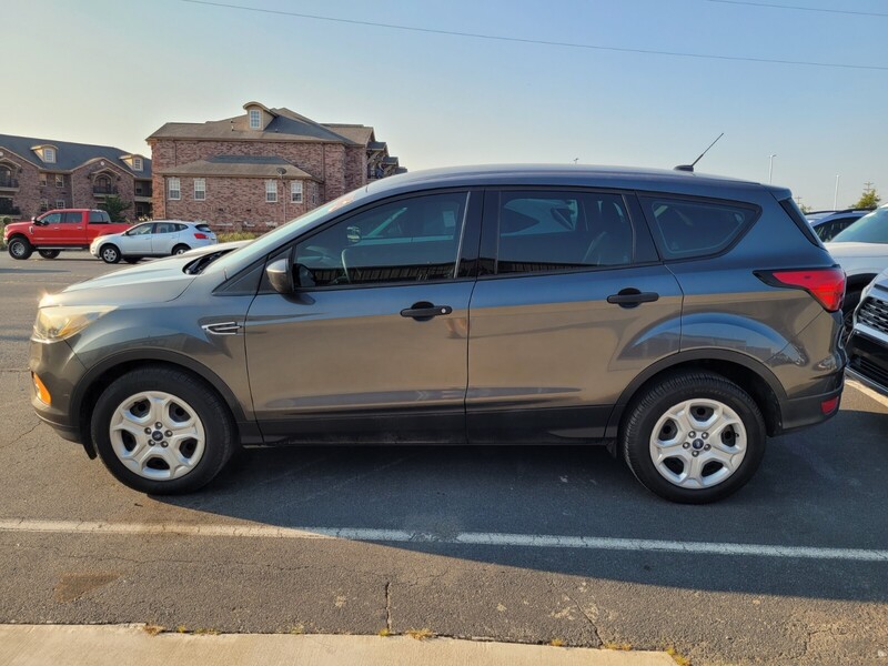 2019 Ford Escape S photo 3