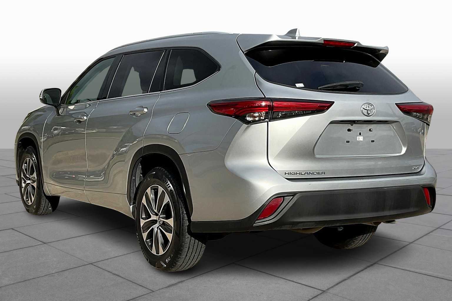 2022 Toyota Highlander XLE photo 8