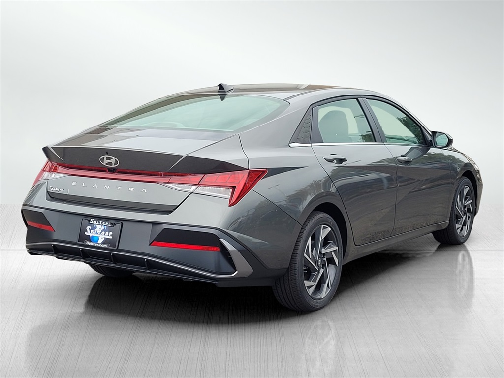 2024 Hyundai Elantra SEL Convenience photo 4