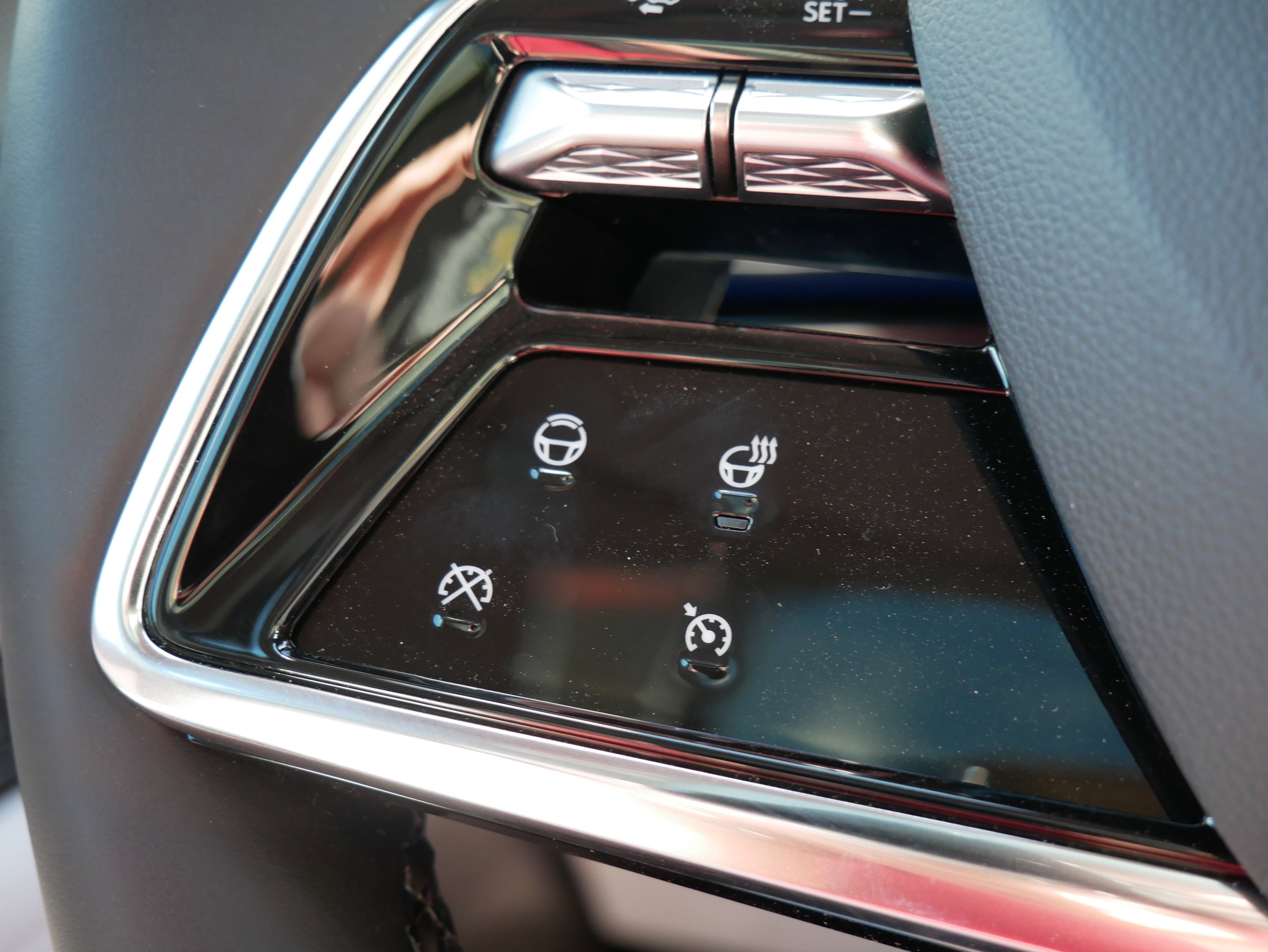 2025 Cadillac Optiq Luxury photo 13