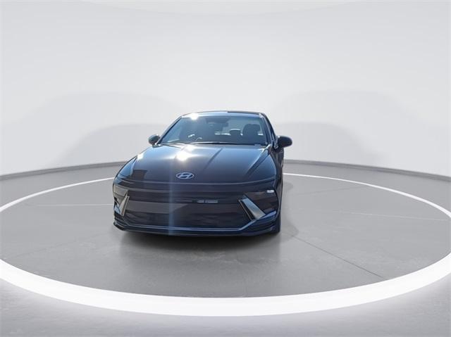2025 Hyundai Sonata SEL photo 3