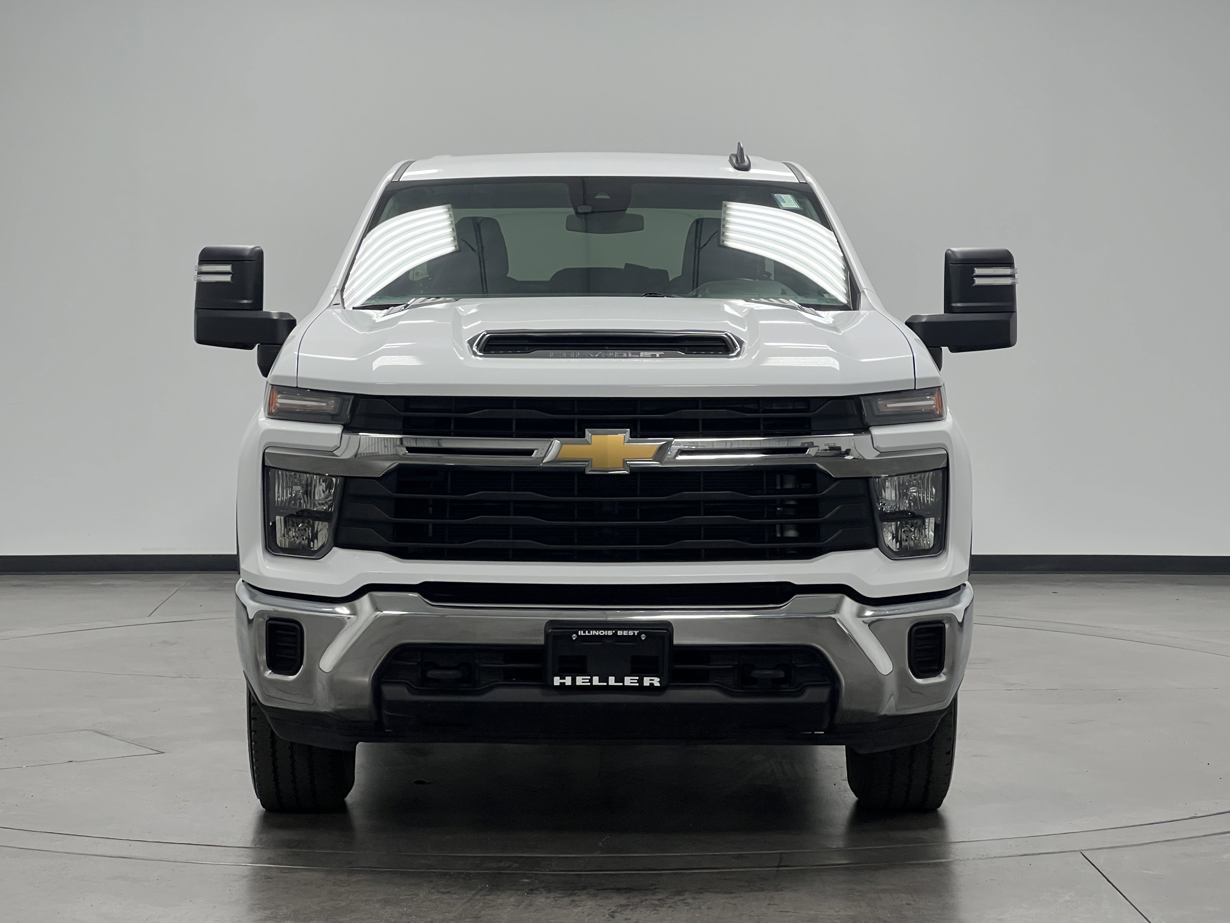 2024 Chevrolet Silverado 2500HD LT photo 2