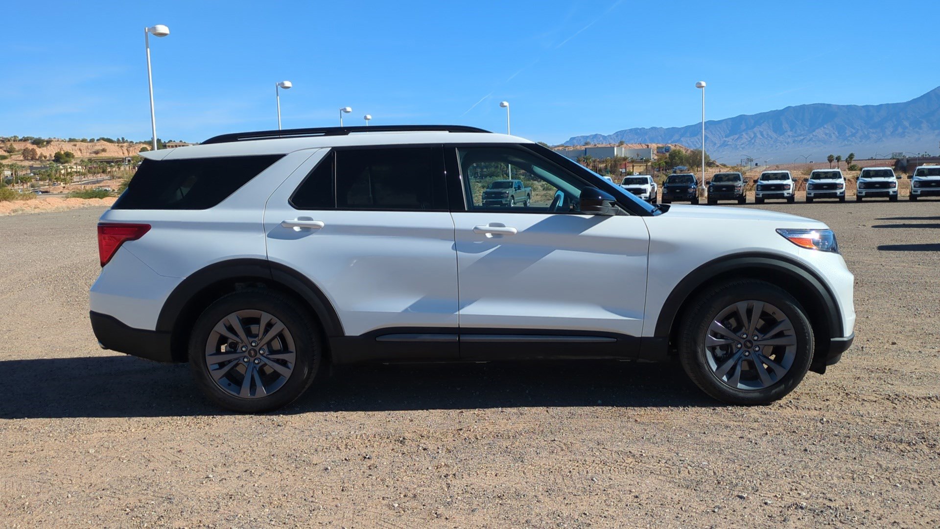 2022 Ford Explorer XLT photo 2