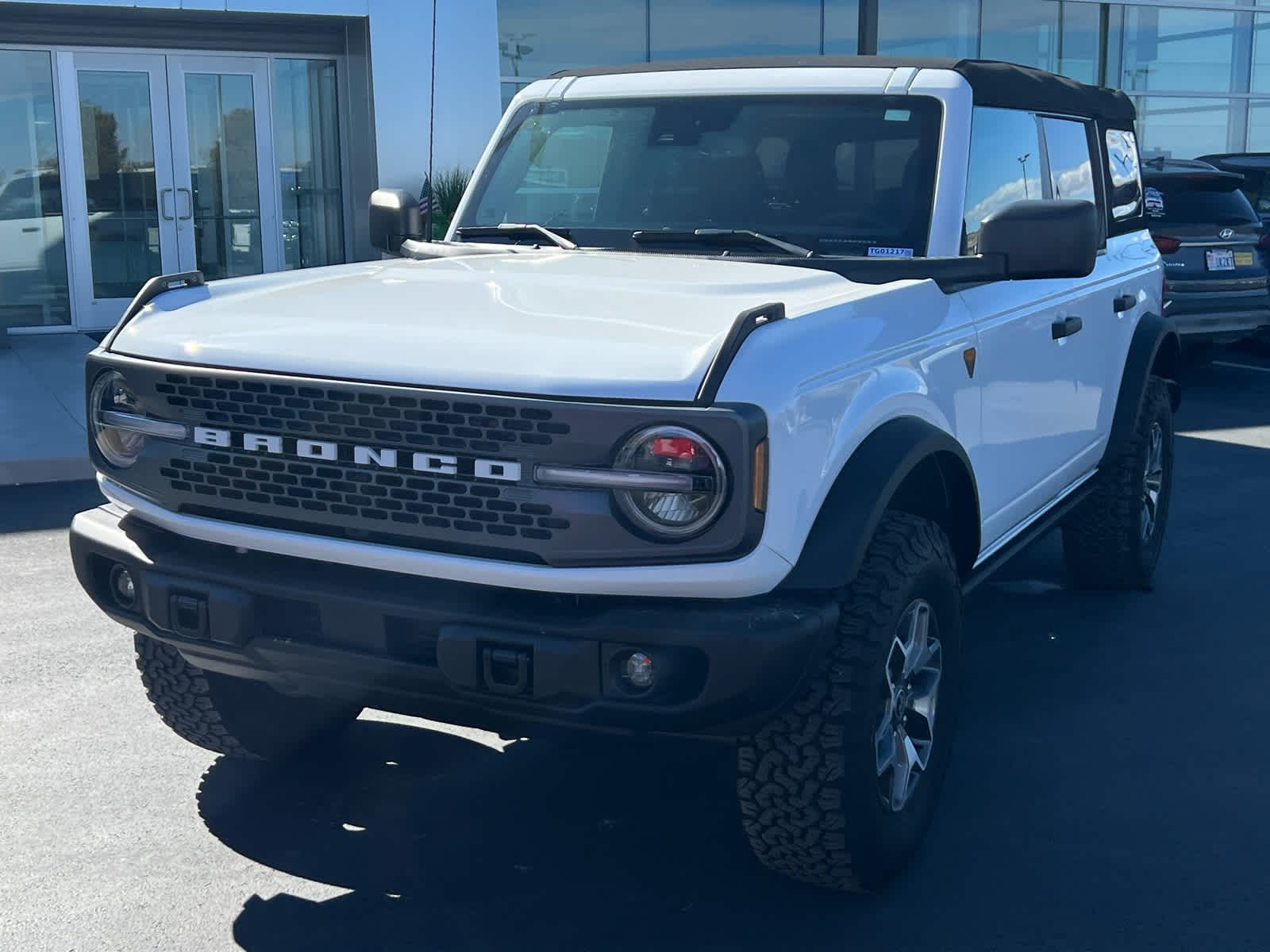 2023 Ford Bronco Badlands photo 2