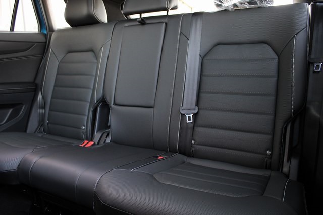 2025 Volkswagen Atlas Cross Sport SEL R-Line photo 17