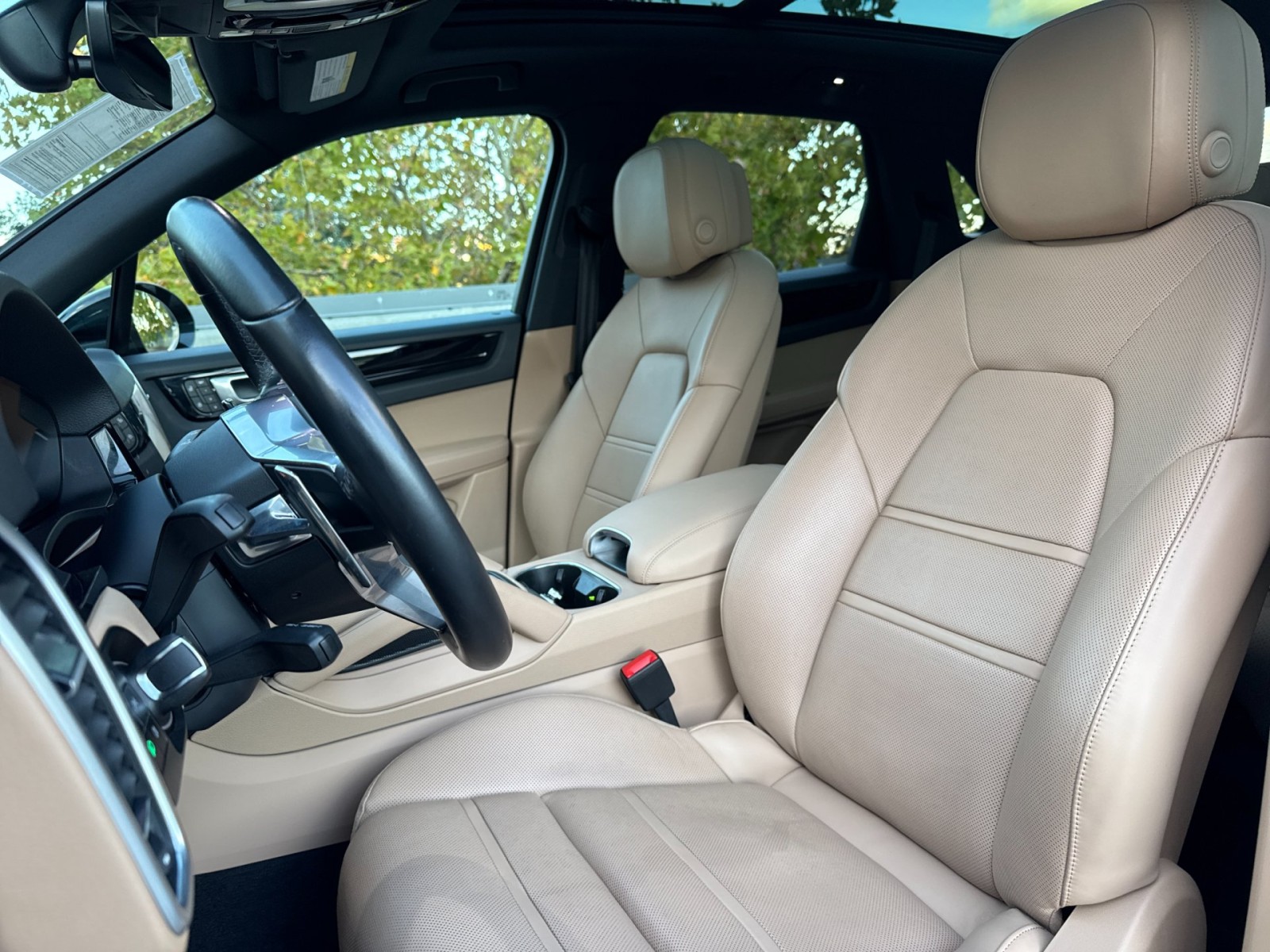 2023 Porsche Cayenne S photo 3