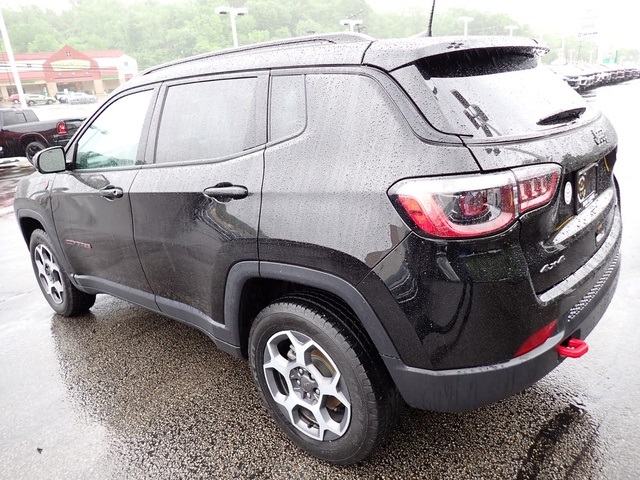 2022 Jeep Compass Trailhawk photo 2