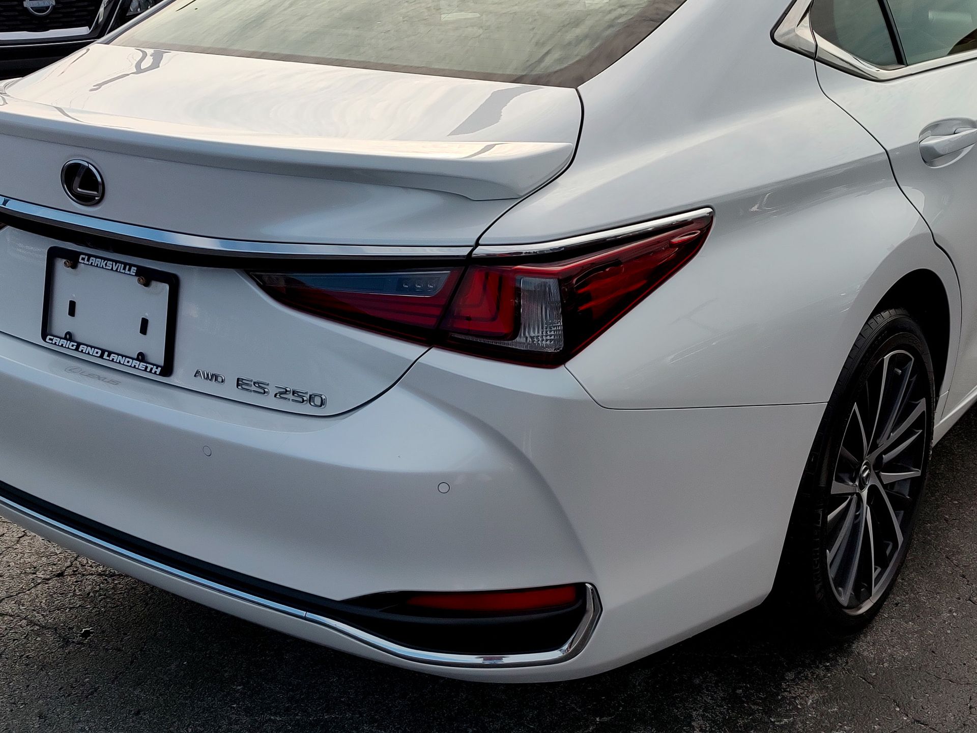 2023 Lexus ES 250 AWD photo 23