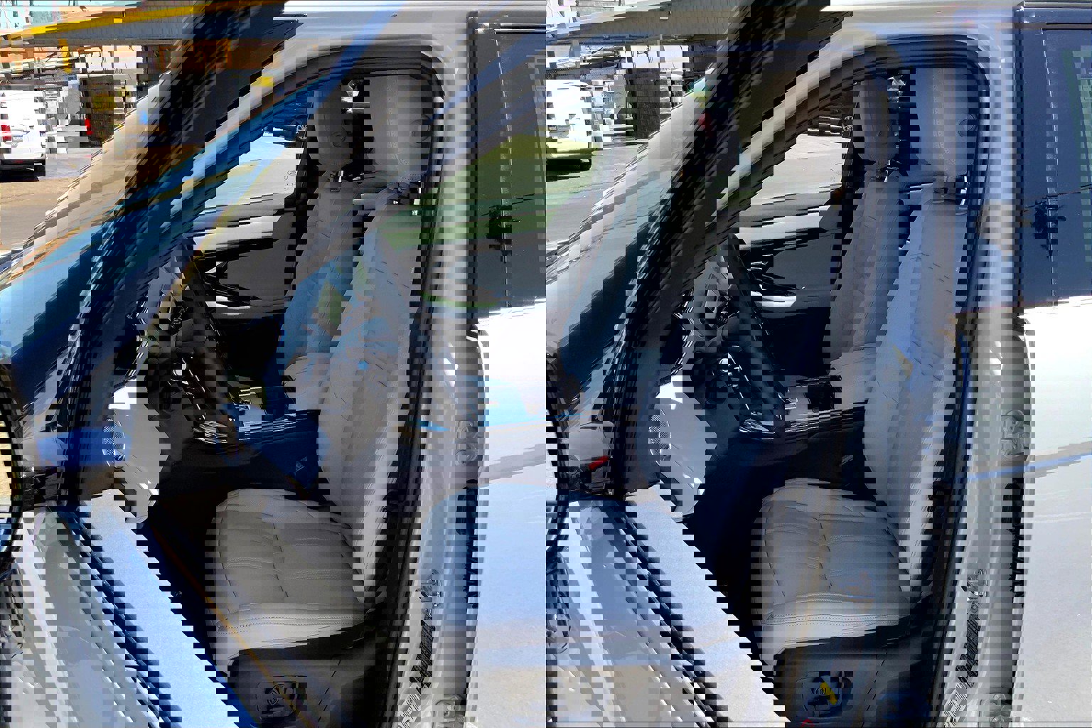 2026 Land Rover Range Rover Evoque S photo 11