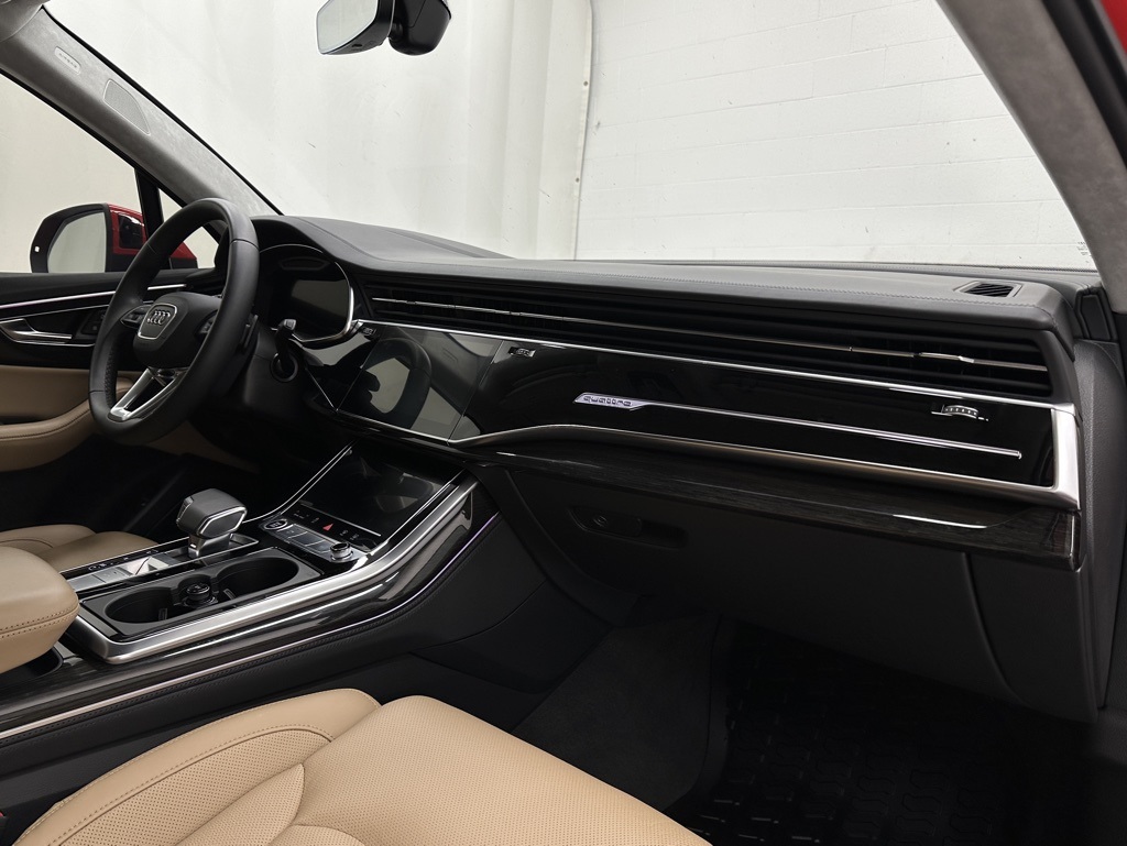 2022 Audi Q7 55 Prestige photo 17