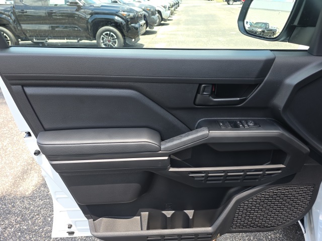 2025 Toyota Tacoma SR XtraCab photo 11
