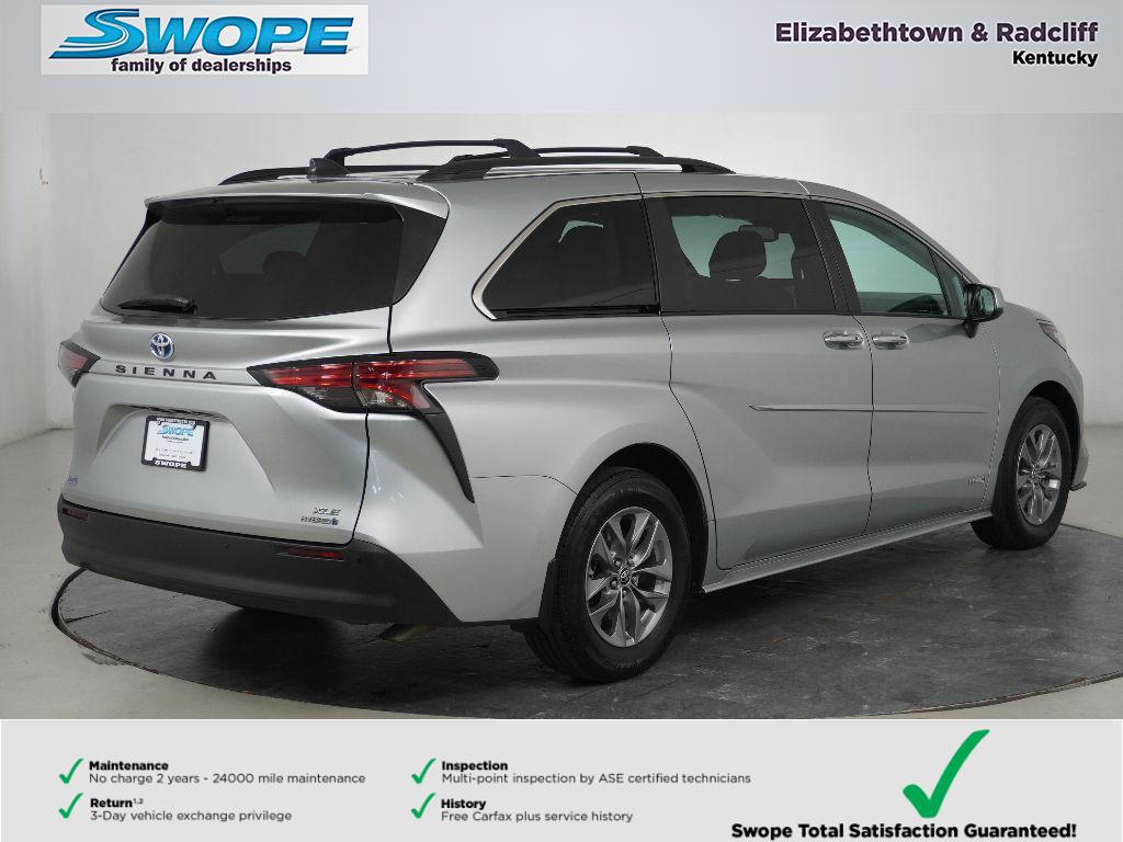 2021 Toyota Sienna XLE photo 3