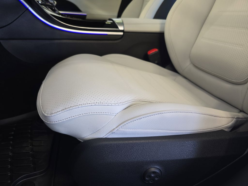 2025 Mercedes Benz C 300 photo 27