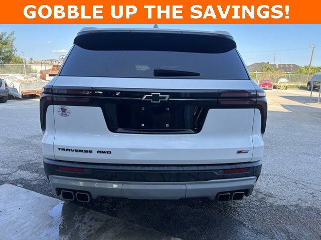 2024 Chevrolet Traverse Z71 photo 2