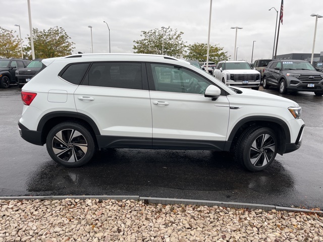 2024 Volkswagen Taos SE photo 4