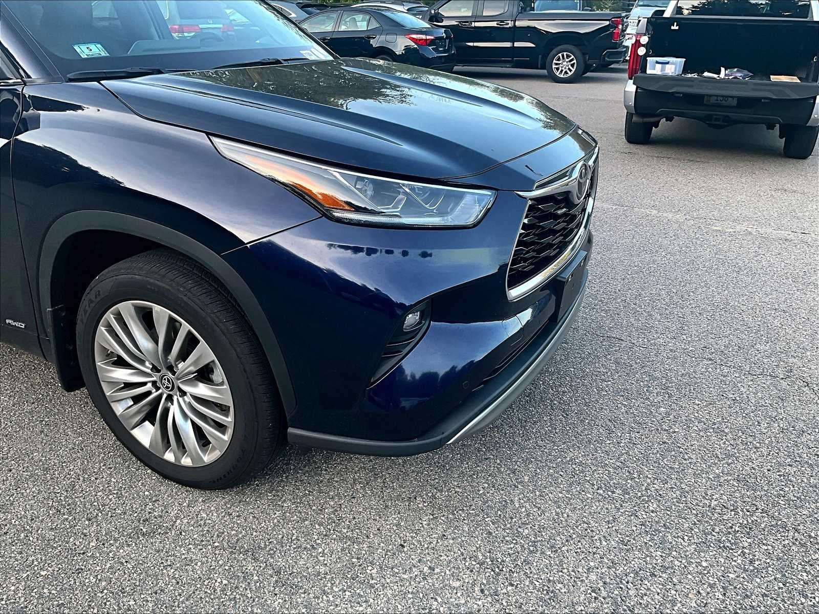 2025 Toyota Highlander Hybrid Platinum photo 3