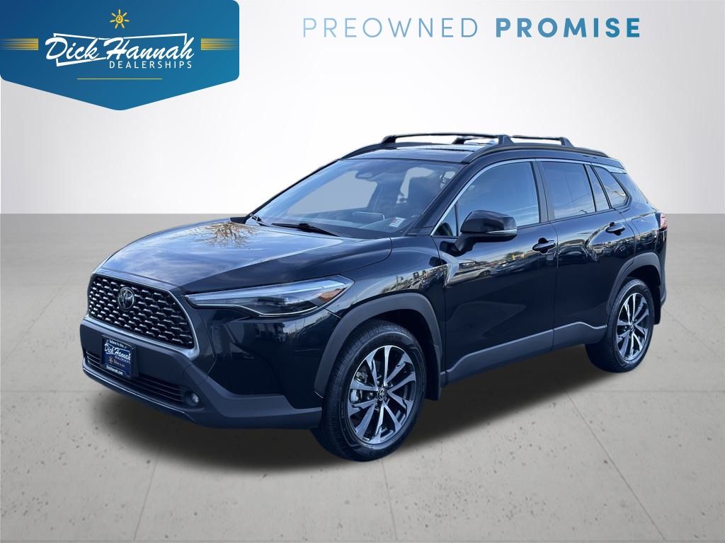 2024 Toyota Corolla Cross XLE's photo