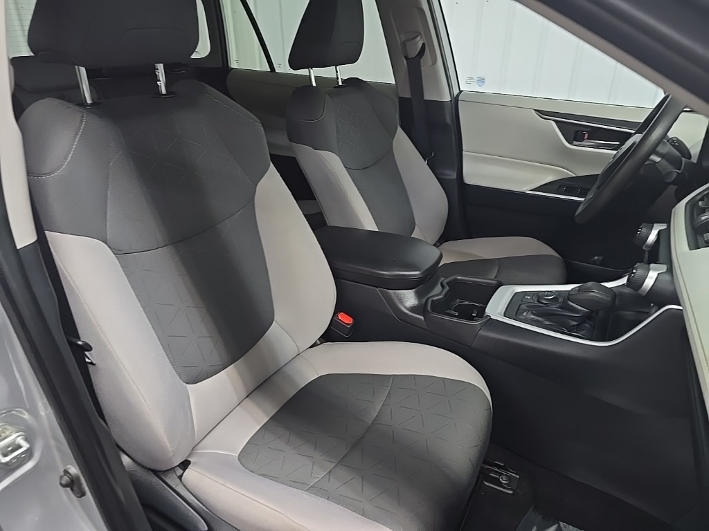 2024 Toyota RAV4 Hybrid XLE photo 14