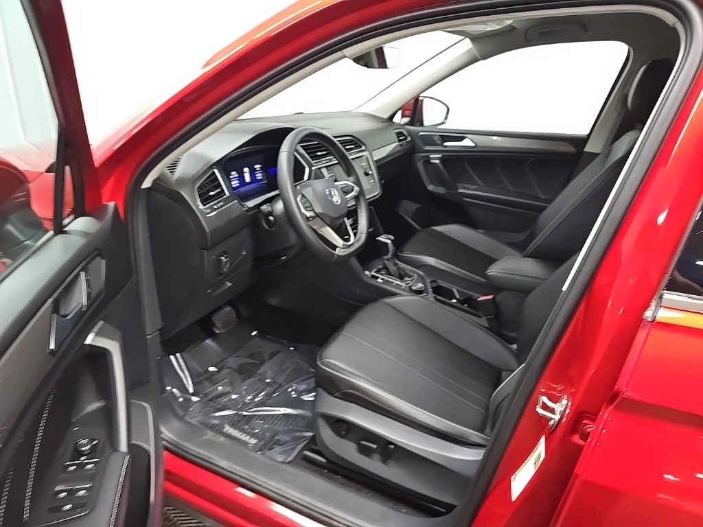 2022 Volkswagen Tiguan SE photo 28