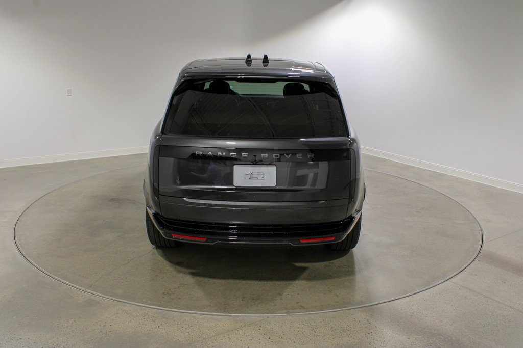 2025 Land Rover Range Rover SE photo 4