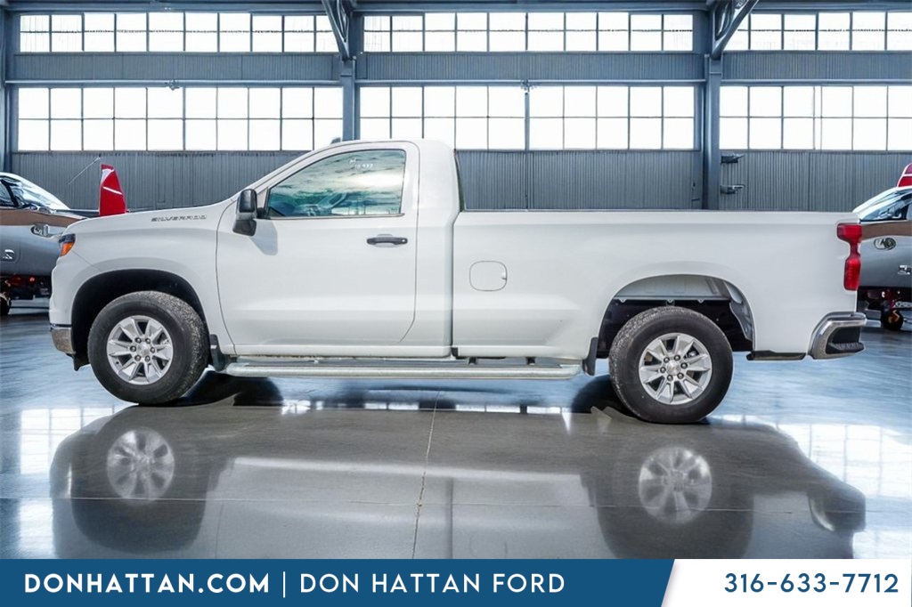 2024 Chevrolet Silverado 1500 photo 2