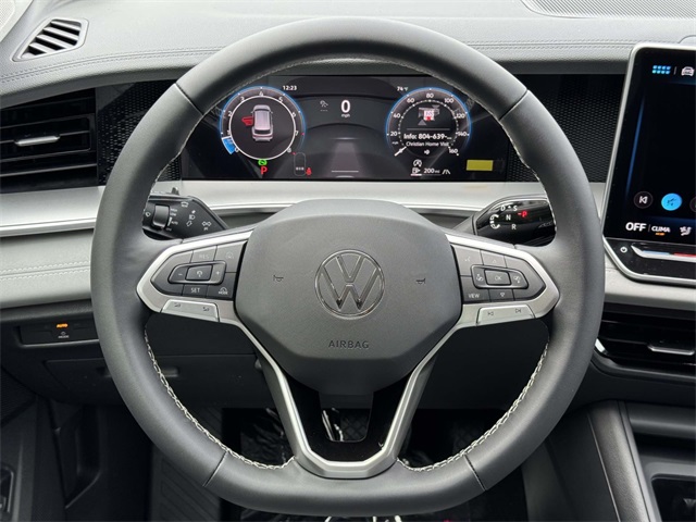 2025 Volkswagen Tiguan SE photo 16
