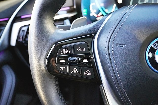 Used 2023 White BMW 530e iPerformance image 34