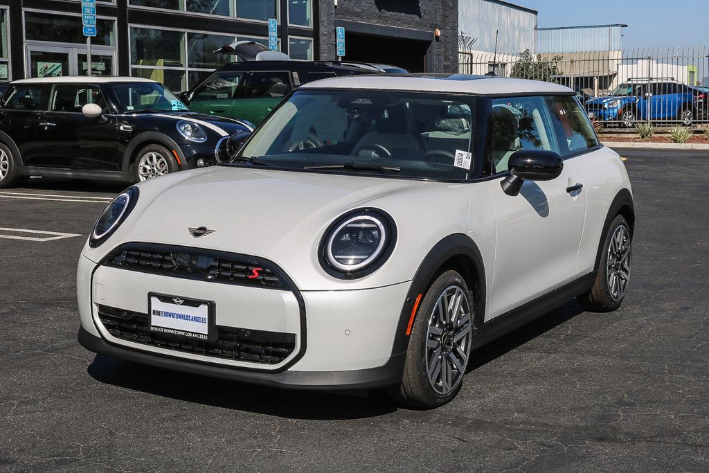 2025 Mini Cooper 2 Door Hardtop Signature photo 3