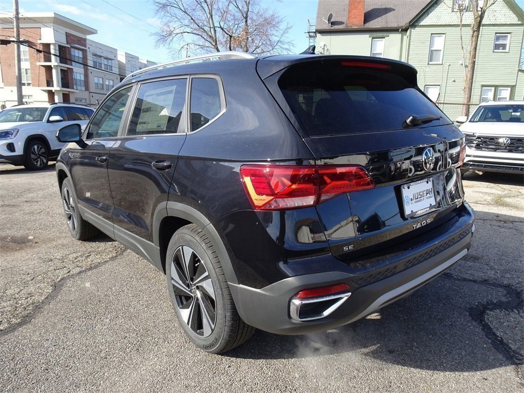2024 Volkswagen Taos SE photo 3
