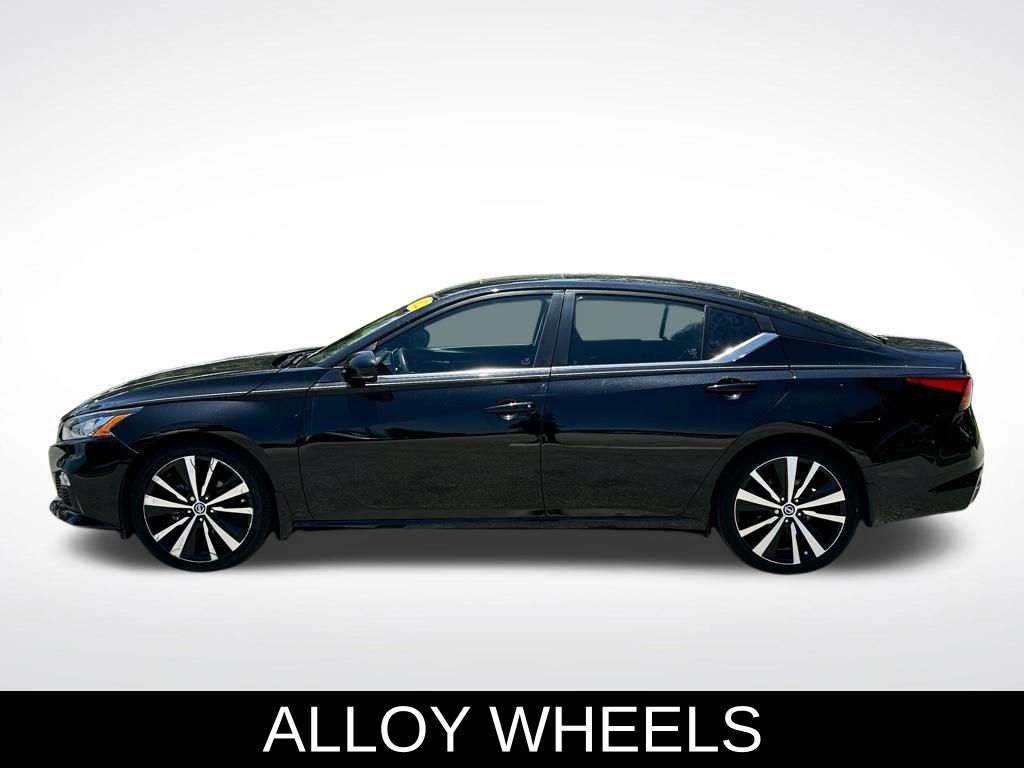 2022 Nissan Altima SR photo 3