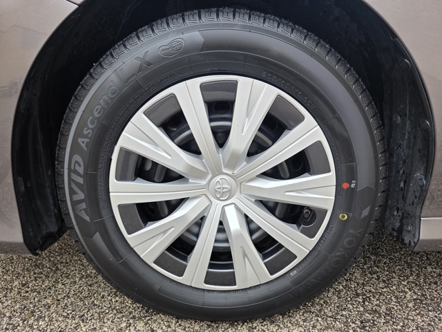 2023 Toyota Camry Hybrid LE photo 19