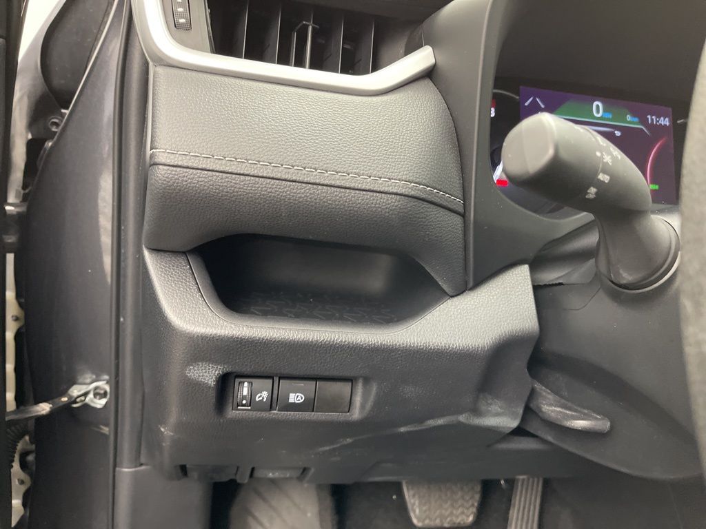 2024 Toyota RAV4 XLE photo 4