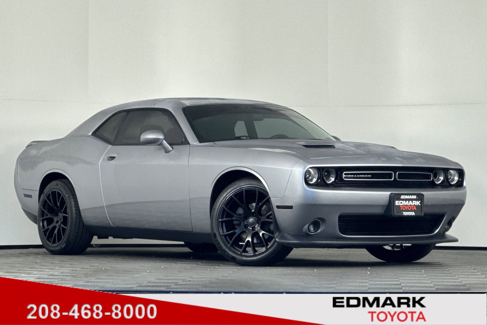 2015 Dodge Challenger SXT's photo