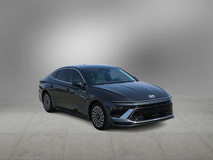 2025 Hyundai Sonata Hybrid Limited photo 2