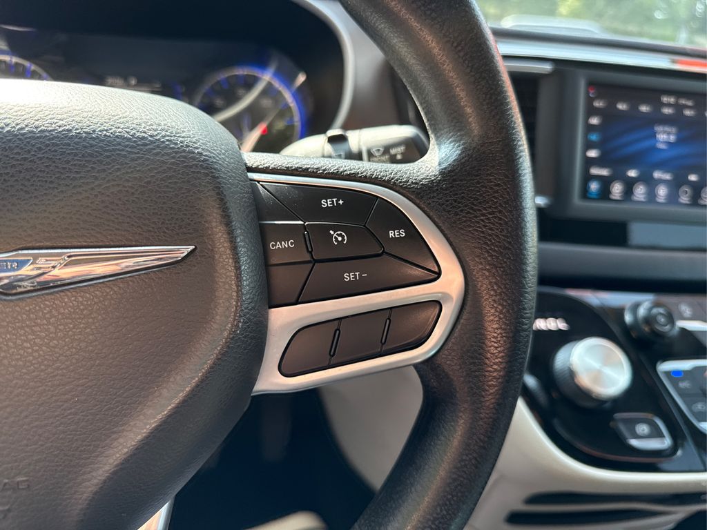 2020 Chrysler Voyager LXi photo 23