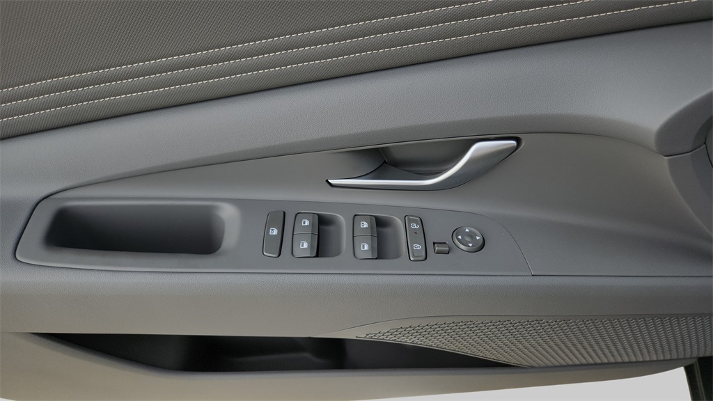 2025 Hyundai Elantra SEL Convenience photo 22