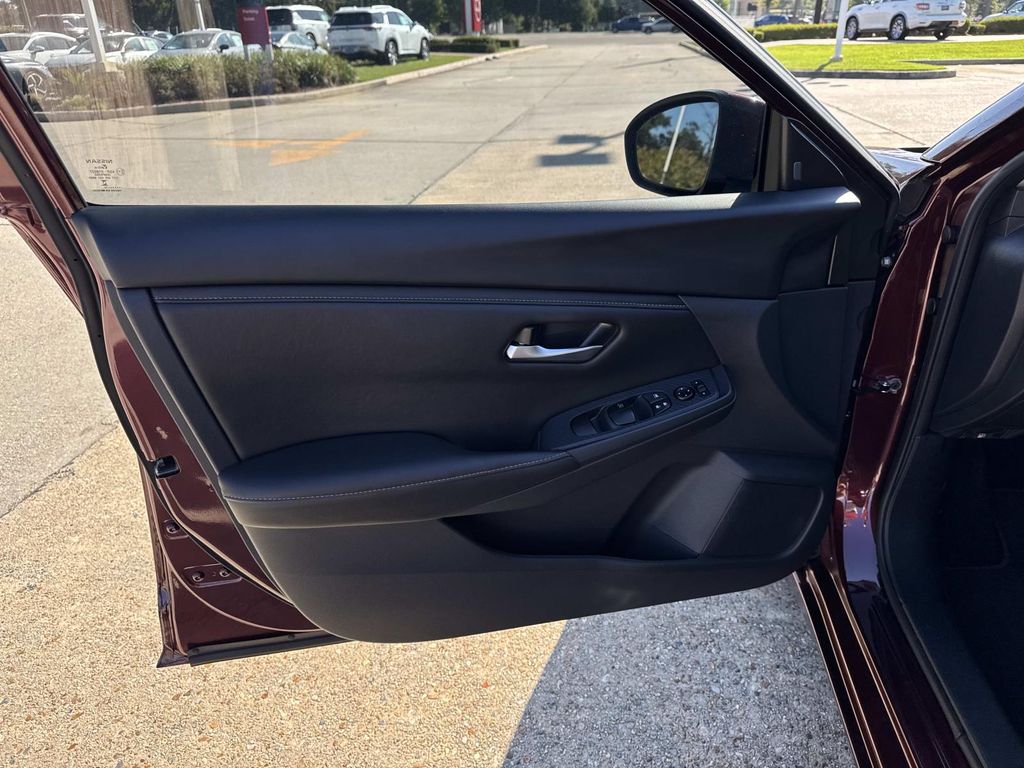 2025 Nissan Sentra SV photo 16