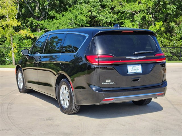 2024 Chrysler Pacifica Touring L photo 7