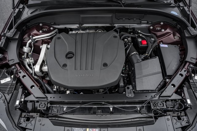 2026 Volvo XC60 B5 Hybrid photo 16