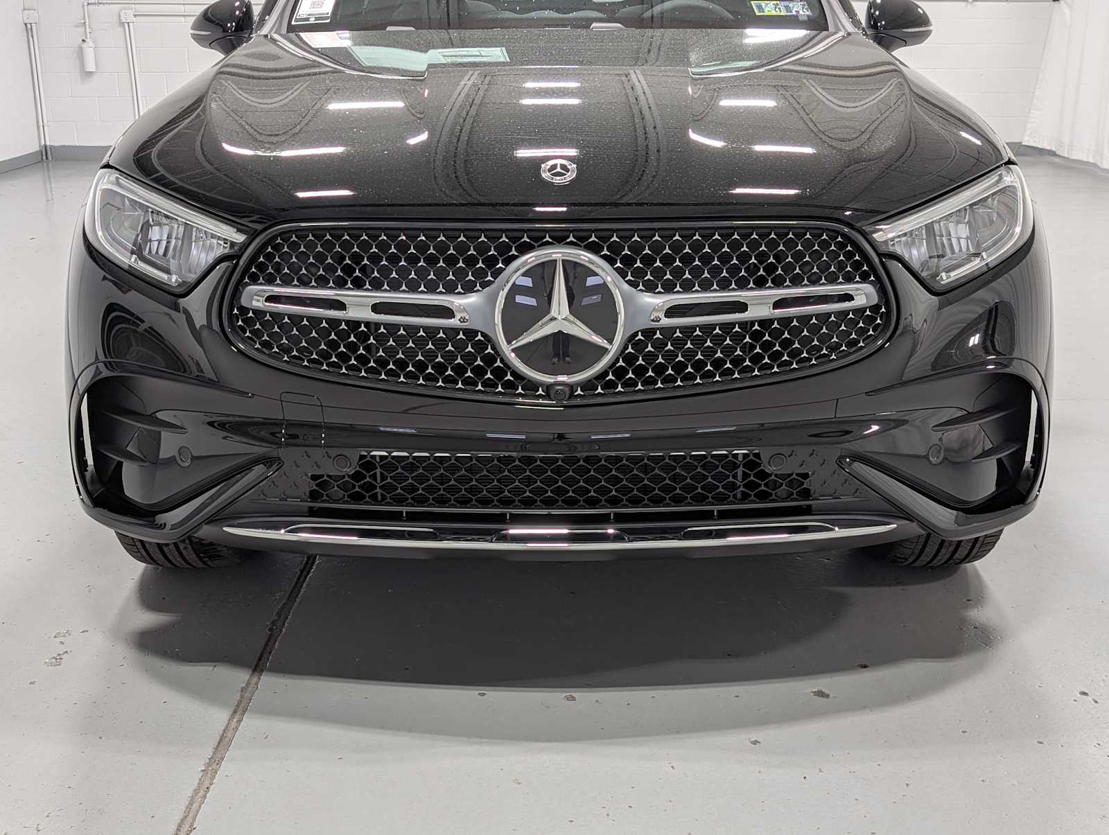 2026 Mercedes Benz GLC 300 4MATIC photo 2