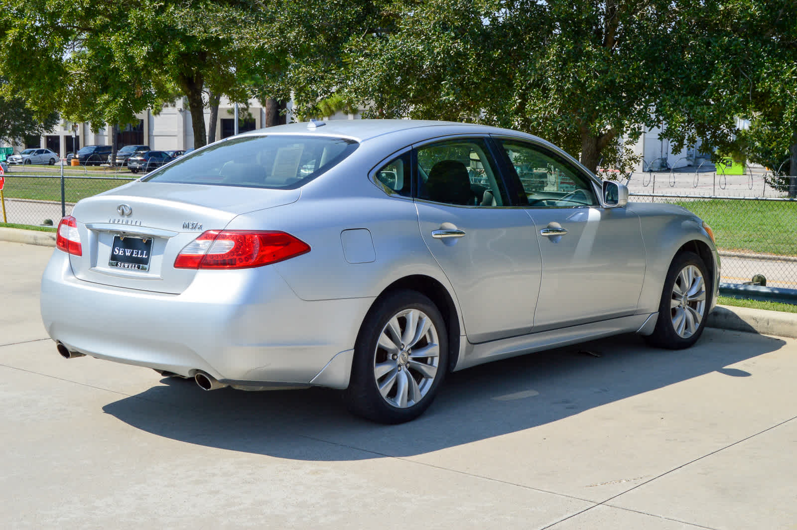 2011 Infiniti M37 photo 4