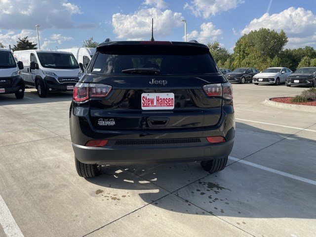 2026 Jeep Compass Latitude Altitude Special Edition photo 4