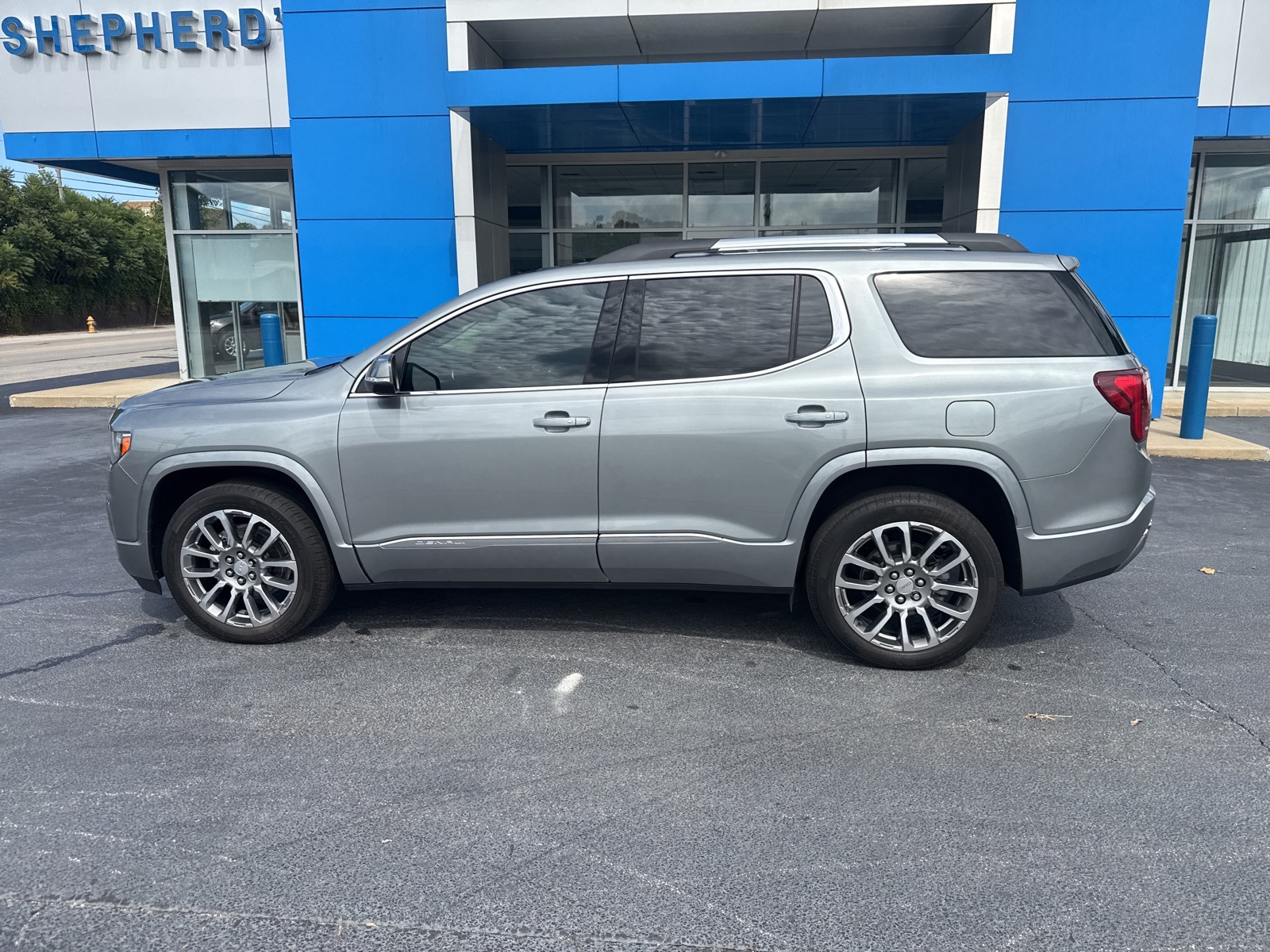 2023 Gmc Acadia Denali photo 2