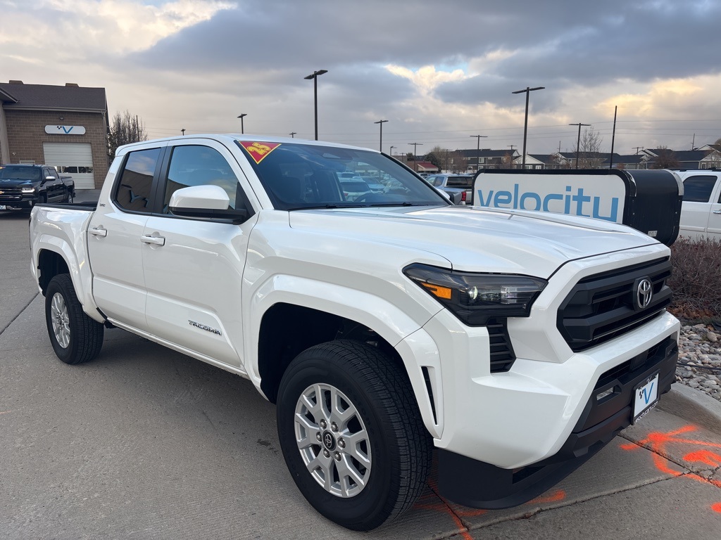 2025 Toyota Tacoma SR5's photo