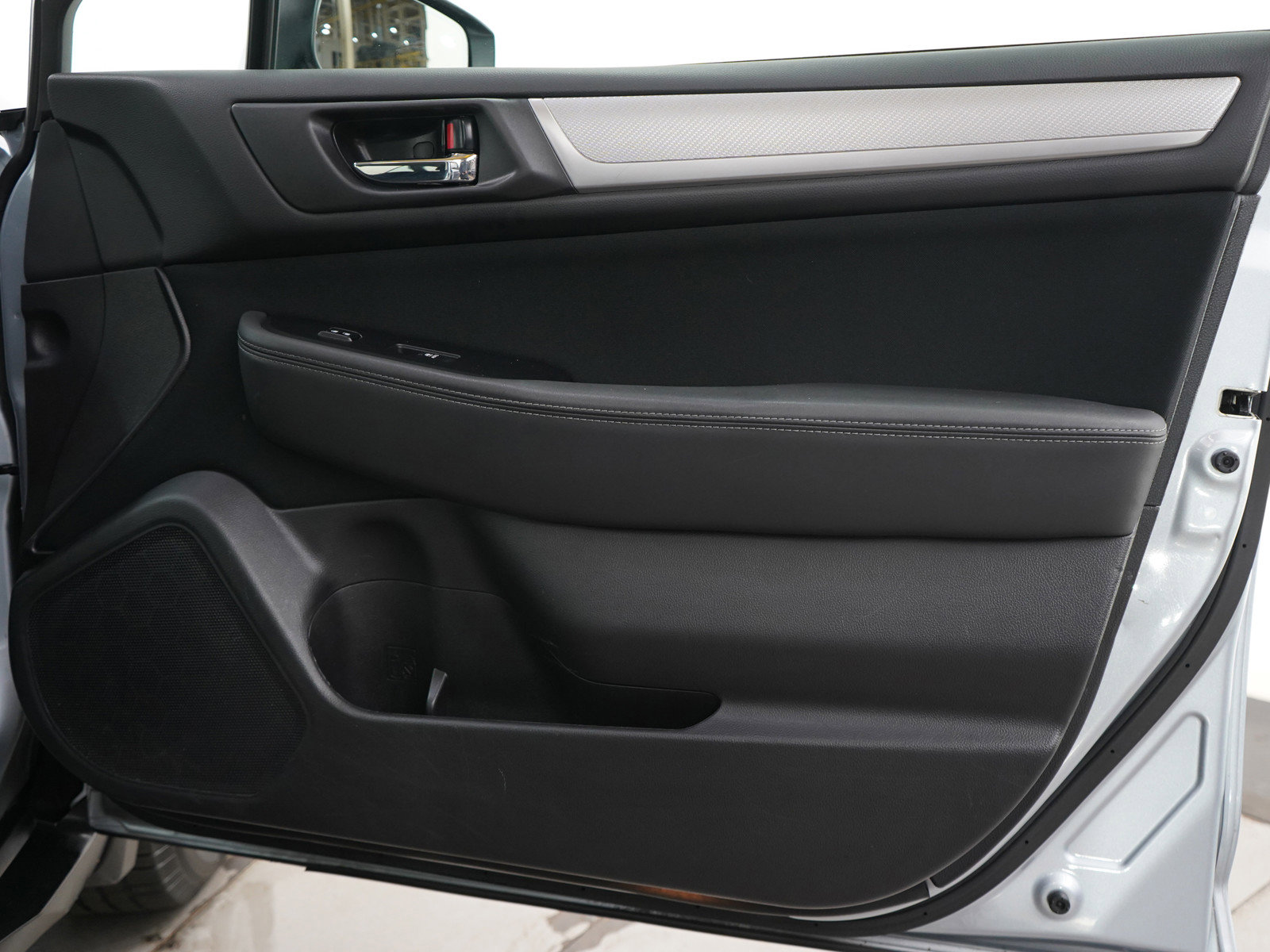 2017 Subaru Outback 2.5i Premium photo 9